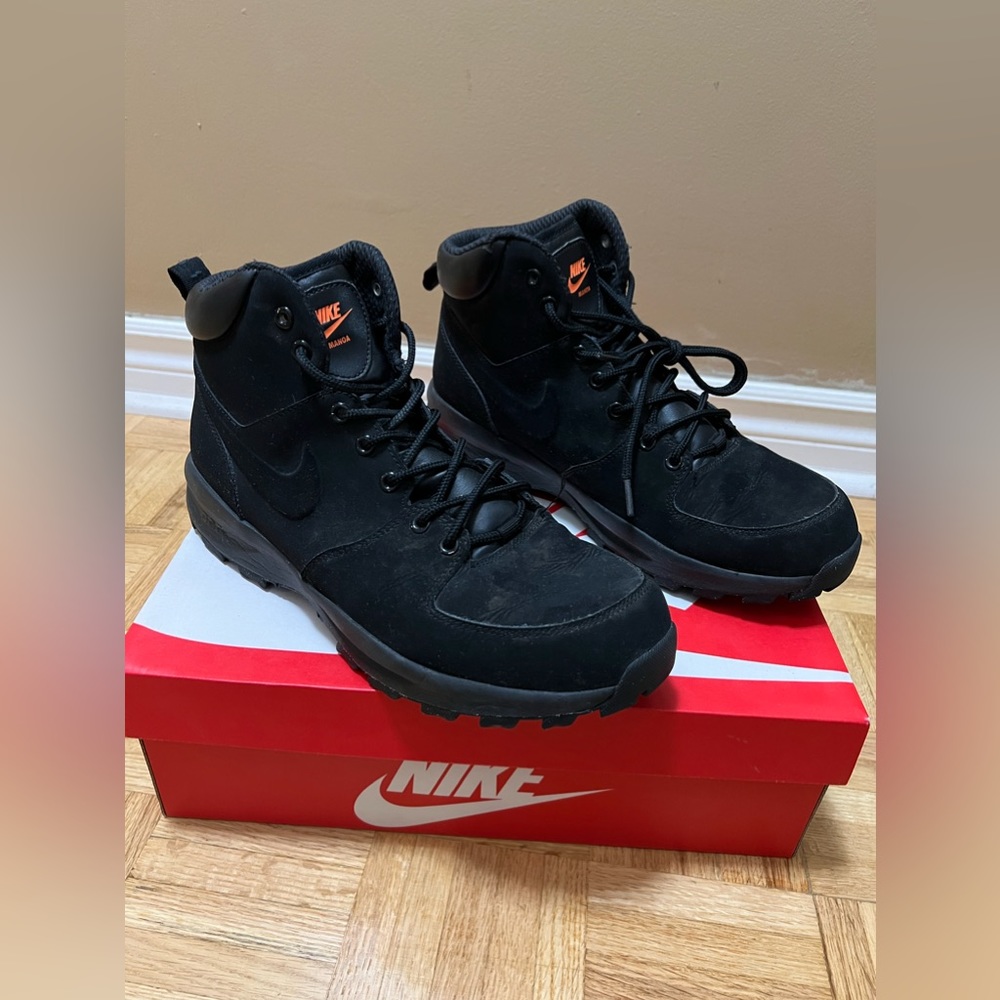 Manoa Nike boots